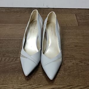 Grey pointed toe heel